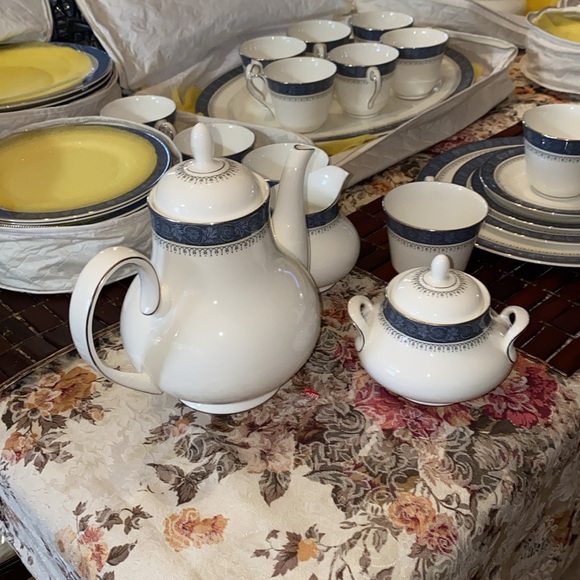 Antique Royal Doulton Sherbrooke H.5009 English Bone China S 12 mint condition - Picture 5 of 13